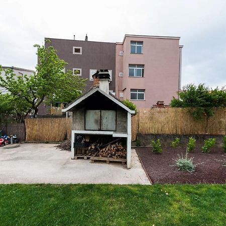 Suit B&R Split Exterior photo